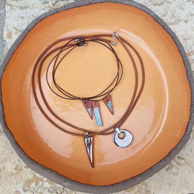 New metallic ceramic jewellery collection out now!
#handmade #ceramics #handmadejewellery #handmadeceramics #ceramicjewellery #jewellery #metallic #glazes #pottersfun #playwithclay #clayjewelry #greekceramics #ceramicsingreece #greekcreators #ceramicstudio #boniskilns