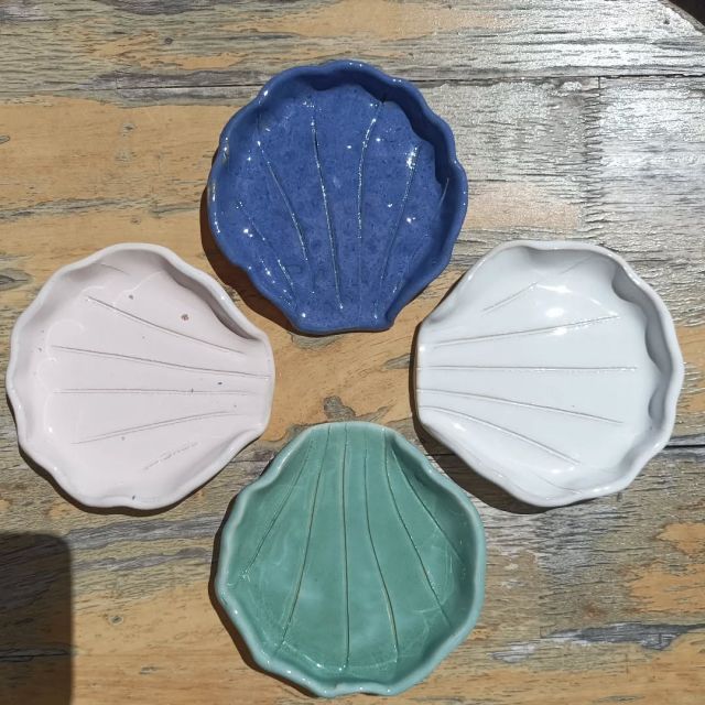 Shell shaped spoon rests out now!
#handmade #ceramics #handbuiltceramics #handmadeceramics #ceramicart #greekceramics #pottersfun #pottery #art #spoonrest #greekceramics #ceramicsingreece #ceramicstudio #boniskilns