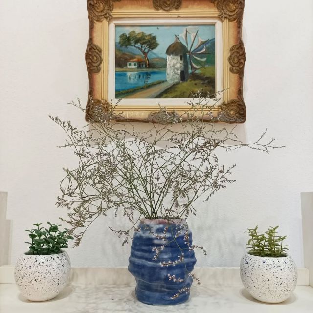 When they bring you flowers find a nice vase to put them in.
Credits @sidisophia 💕
#handmade #ceramics #handmadeceramics #ceramic #vase #ceramicvase #vases #pottersfun #pottery #art #ceramicart #wildflowers #flowers #greekceramics #ceramicsingreece #ceramicstudio #bohojewelry